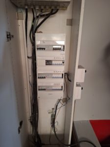 BATI-IDF tableaux et armoires électriques avant la dépose des fluides — curage rue Bicentenaire, Puteaux (92).