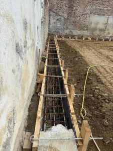 BATI-IDF coffrage et ferraillage de la poutre de couronnement avant bétonnage — Carré Oberthür, Rennes (35).