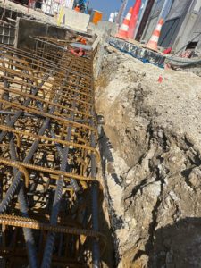 BATI-IDF cage d'armatures dense (armatures doubles 10 HA14, ratio 35 kg/ml) des murettes-guides — gare de Saint-Cloud, Ligne 15.
