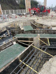 BATI-IDF murettes-guides bétonnées, prêtes à guider la réalisation de la paroi moulée — gare de Saint-Cloud, Ligne 15.
