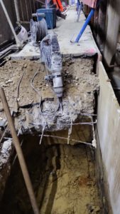 BATI-IDF démolition soignée du béton (ép. max 30 cm) au droit de la fouille de reconnaissance — Sevran-Beaudottes (93).