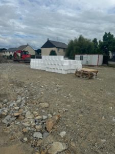 BATI-IDF doubles murettes-guides bétonnées, prêtes pour la réalisation de la paroi de pieux sécants — Saint-Malo (35).