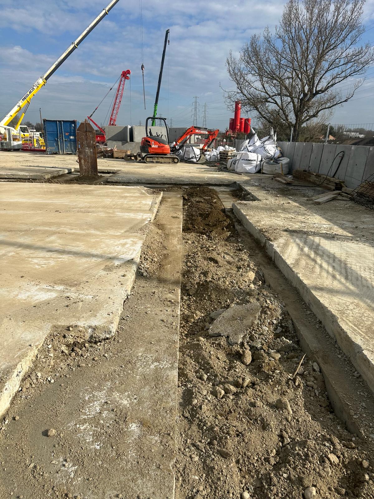 BATI-IDF vue d'ensemble du chantier de paroi moulée du métro Ligne 3, murettes-guides en place — Toulouse (31).