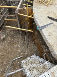 BATI-IDF terrassement et coffrage des murettes-guides en tranchée — OA 3801, Ligne 17 du Grand Paris (93).
