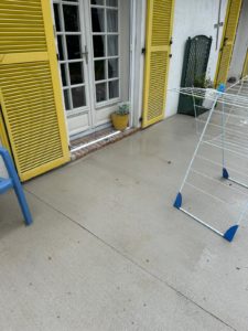 BATI-IDF terrasse finie côté séjour après reprise en sous-œuvre du pavillon — Villiers-sur-Marne (94).
